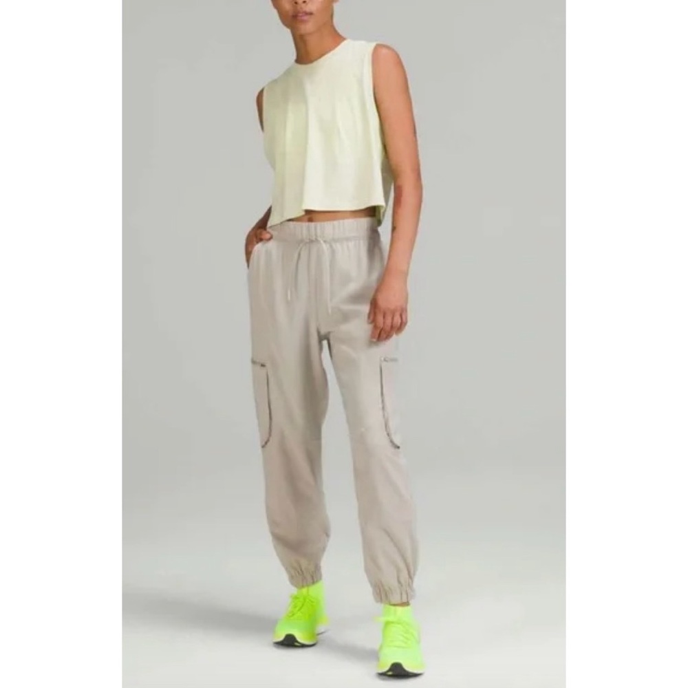 NWT Lululemon Athletica Relaxed Mid-Rise Cargo Jogger Pant in Raw Linen - sz 14